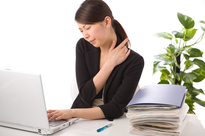 4 bài tập chữa chứng đau mỏi lưng cho dân văn phòng-5