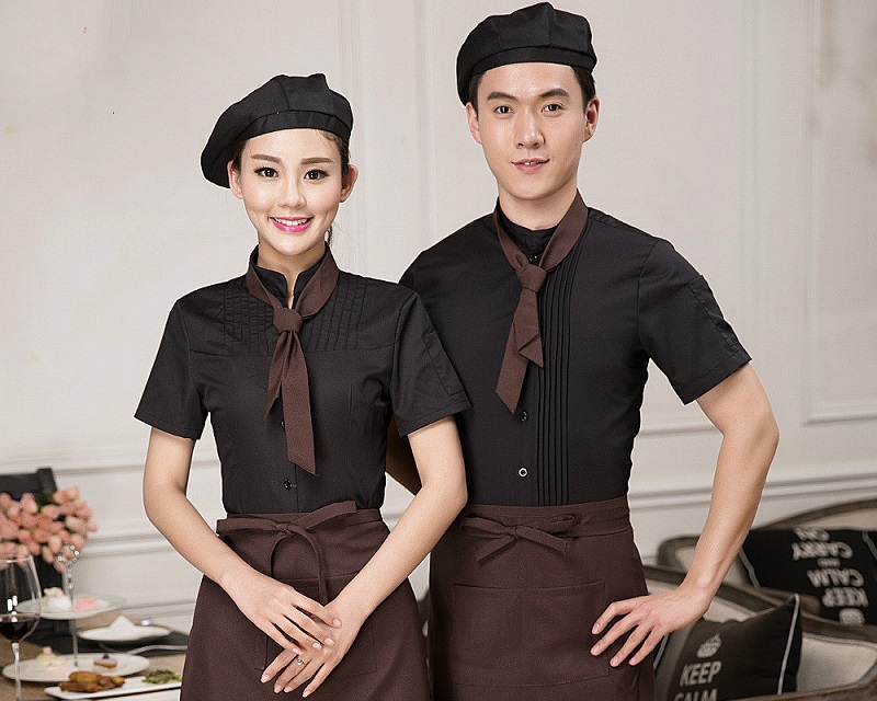 Đồng phục dành cho nhân viên nhà hàng ăn uống còn cần được tối ưu về chất liệu và vừa size v