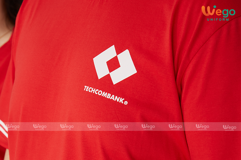 Áo phông đồng phục Dynamic Uniform màu đỏ cận logo