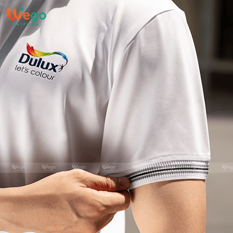 Áo phông đồng phục logo Dulux chi tiết tay