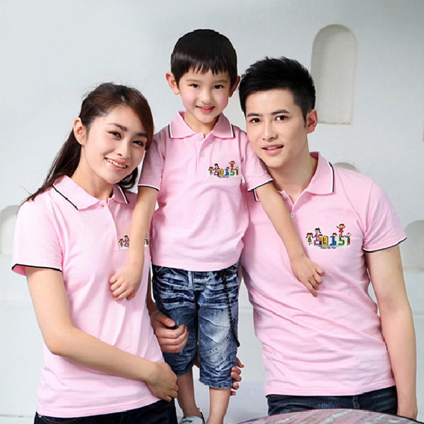 Áo đồng phục cho gia đình 3 người với màu hồng nổi bật