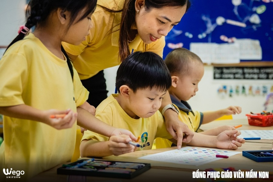 dong phuc giao vien mam non