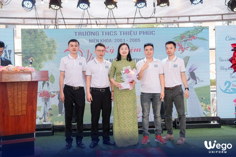 dong phuc hop lop