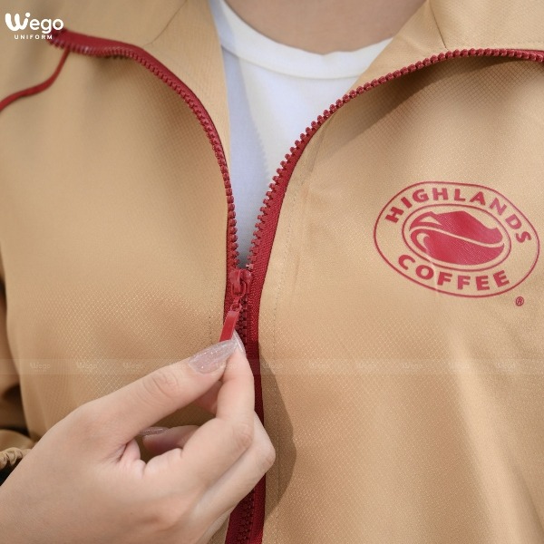 dong phuc ao khoac highlands